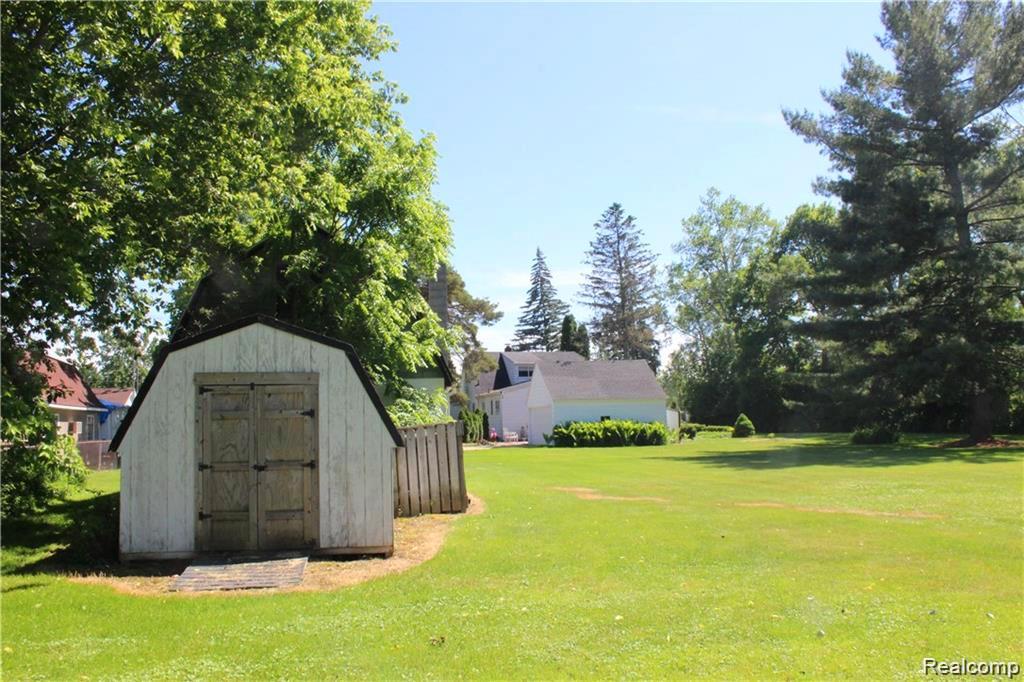 6272 W Court Street, Flint, MI 48532 — Photo 28