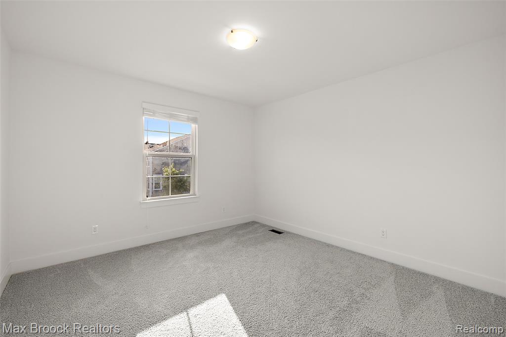 4260 Kent Road, Royal Oak, MI 48073 — Photo 31