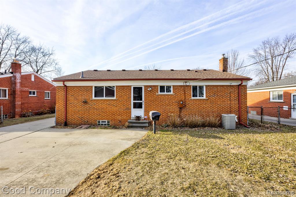 9062 SHANNON Drive, Sterling Heights, MI 48314 — Photo 36