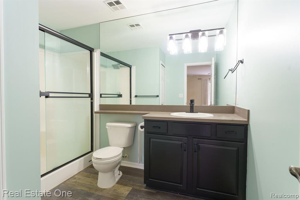 776 AMBERLY Drive, Unit B, Waterford, MI 48328 — Photo 18