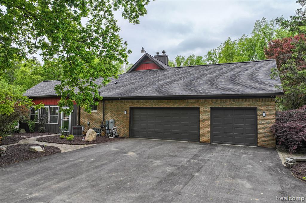 490 Rolling Oaks Drive, Howell, MI 48843 — Photo 3