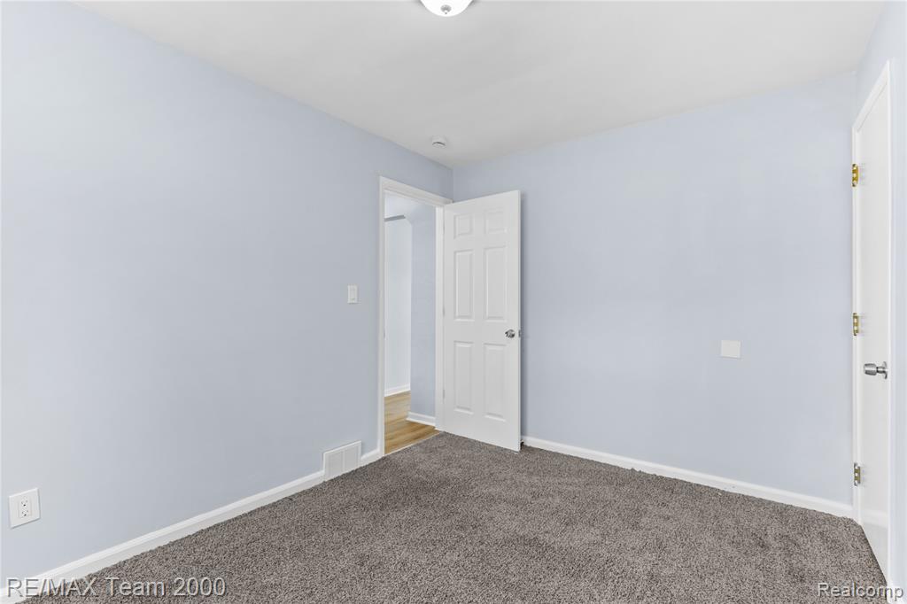 21171 Westhampton Street, Oak Park, MI 48237 — Photo 16