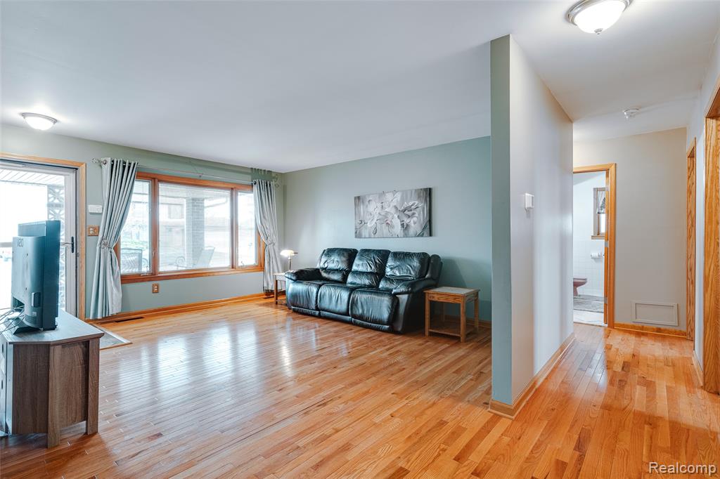12590 Shery Lane, Southgate, MI 48195 — Photo 8