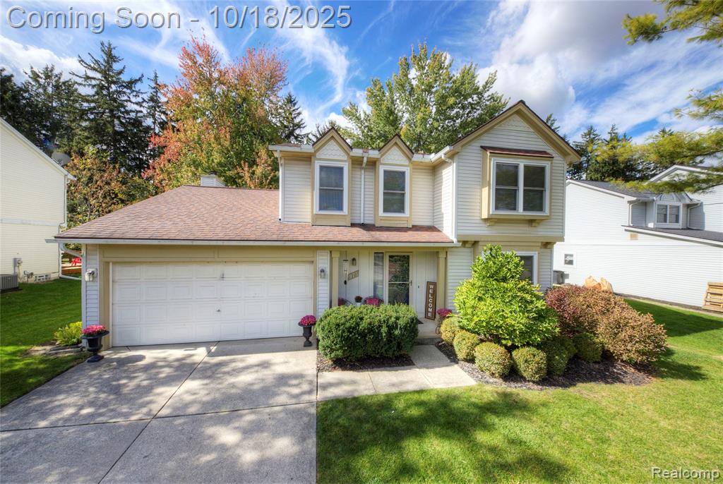 975 S Parkwood Drive, South Lyon, MI 48178 — front exterior