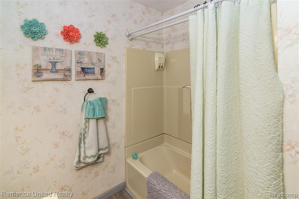 11043 Hamburg Road, Whitmore Lake, MI 48189 — Photo 28