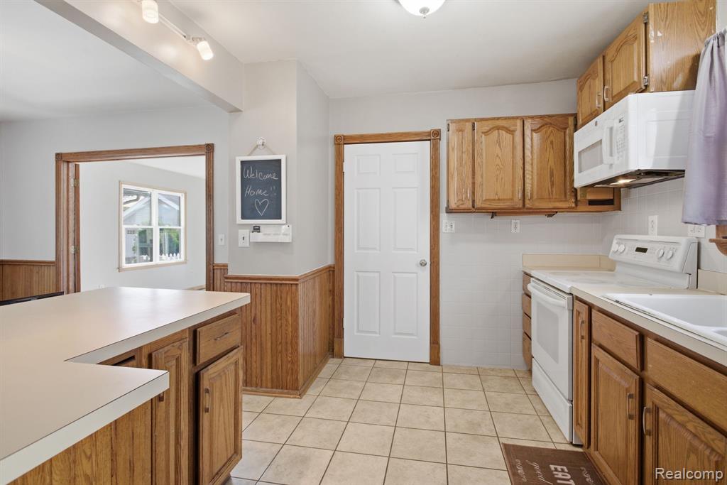 511 Godfroy Avenue, Monroe, MI 48162 — Photo 17