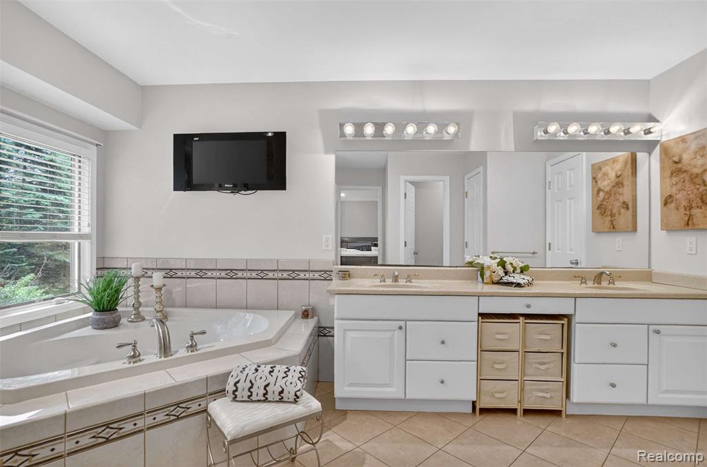 9194 Orion Drive, Brighton, MI 48114 — Photo 21