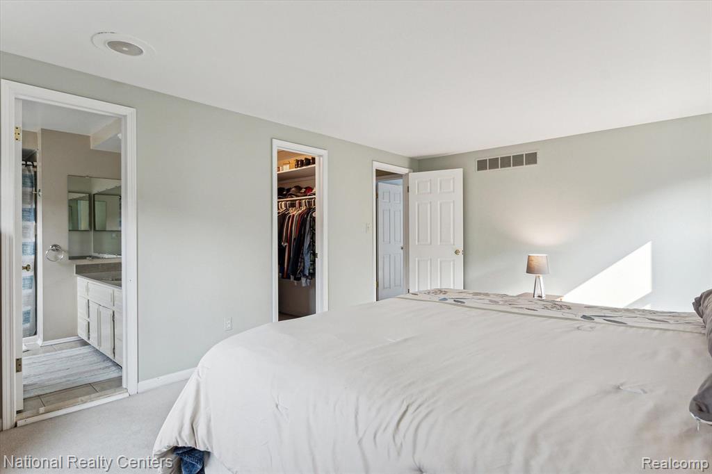 42372 COTSWOLD Court, Northville, MI 48168 — Photo 43