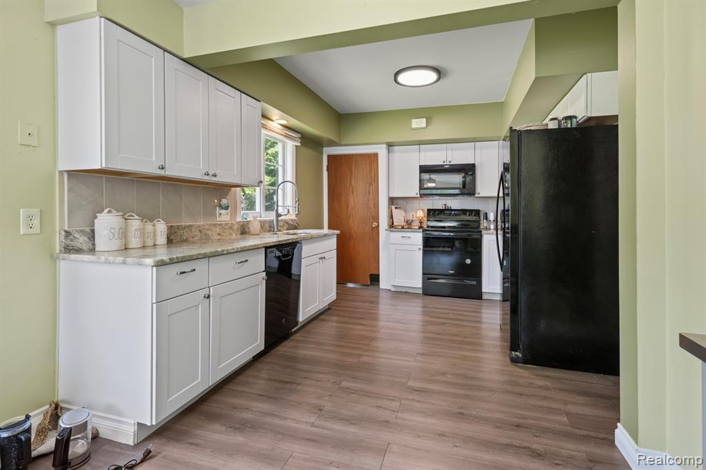 819 N Ball Street, Owosso, MI 48867 — Photo 17
