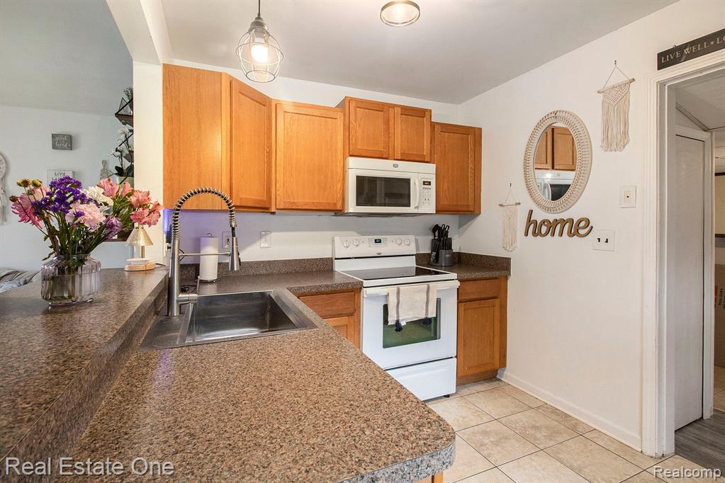 5686 LAKE GROVE Drive, White Lake, MI 48383 — Photo 6