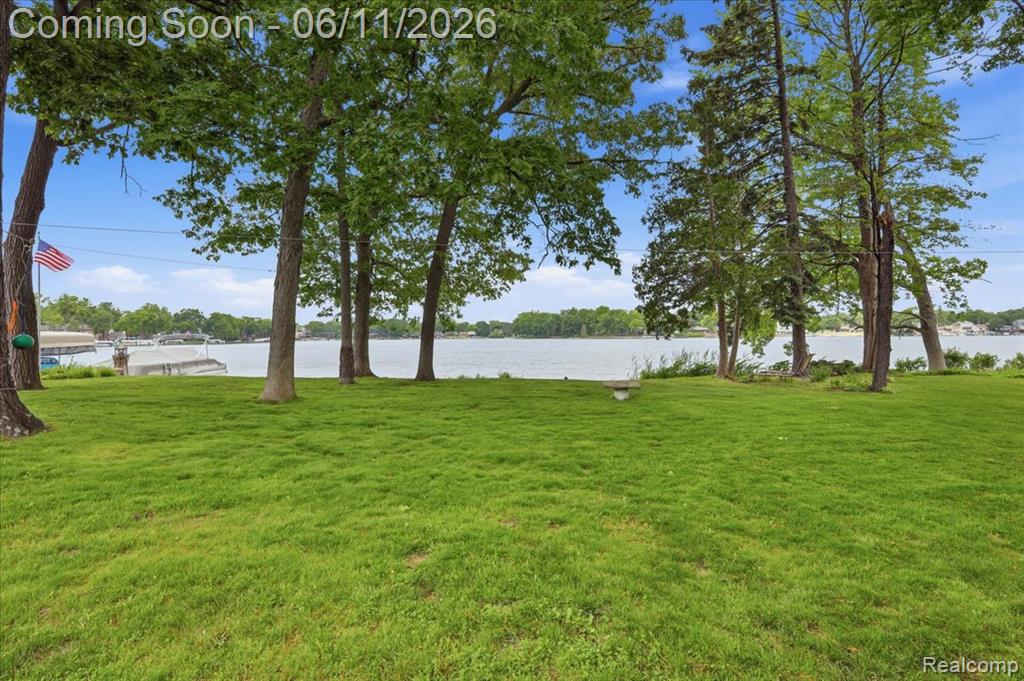 6880 Forestlawn Court, Waterford, MI 48327 — Photo 42