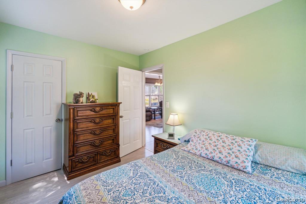 4235 RED ARROW Road, Flint, MI 48507 — Photo 10