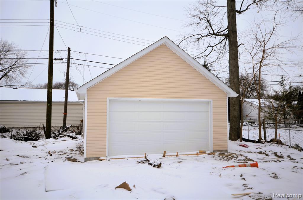 27824 Groveland St, Madison Heights, MI 48071 — Photo 4