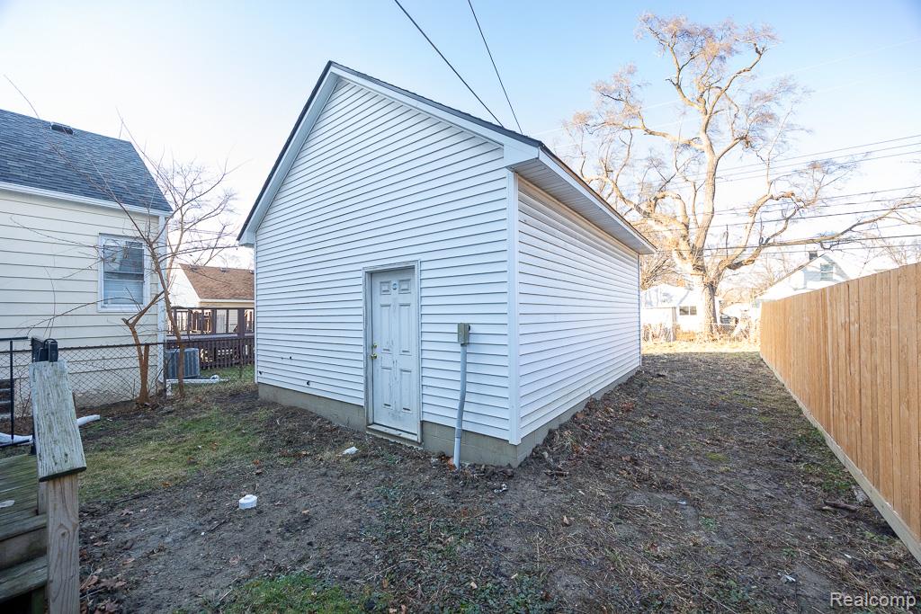 128 W Muir Avenue, Hazel Park, MI 48030 — Photo 38