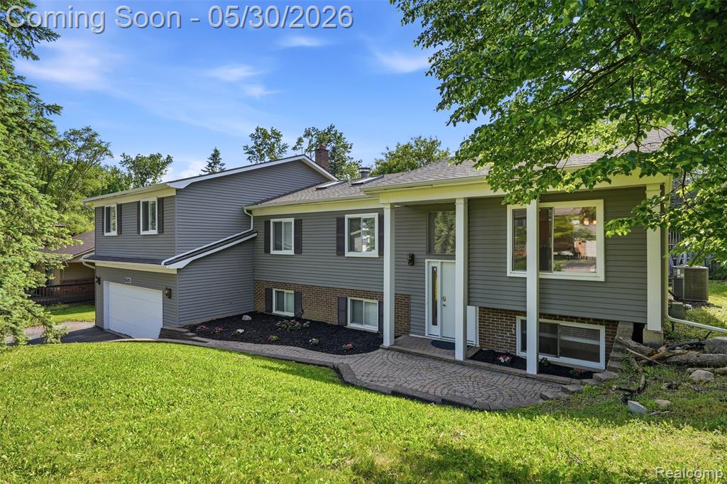 5620 Eastman Boulevard, West Bloomfield, MI 48323 — front exterior