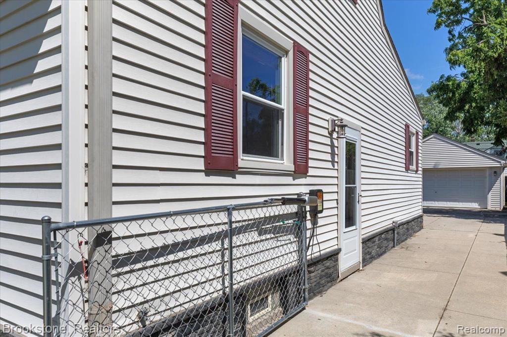 516 N EDGEWORTH Avenue, Royal Oak, MI 48067 — Photo 31