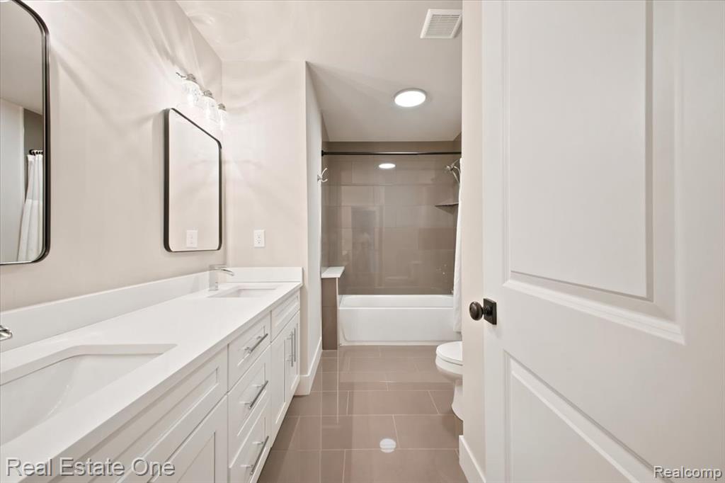 5485 Hammersmith Drive, West Bloomfield, MI — Photo 25