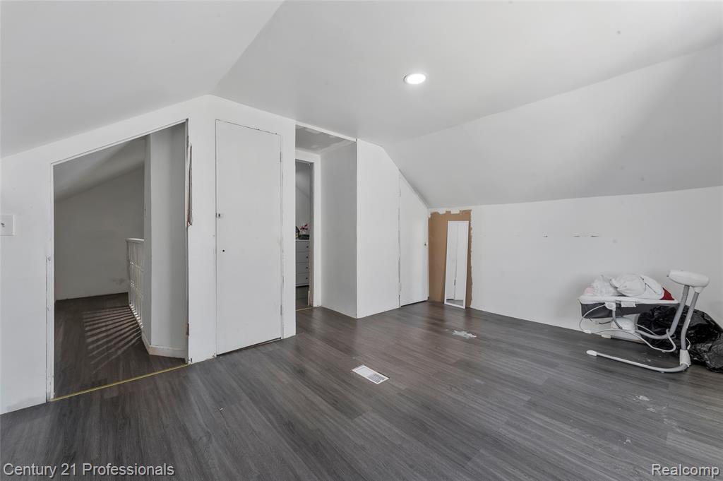 8040 Plainview Avenue, Detroit, MI 48228 — Photo 16