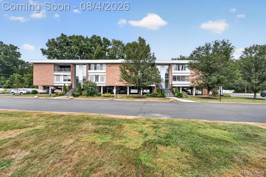 32050 Grand River Avenue, 56, Farmington, MI 48336