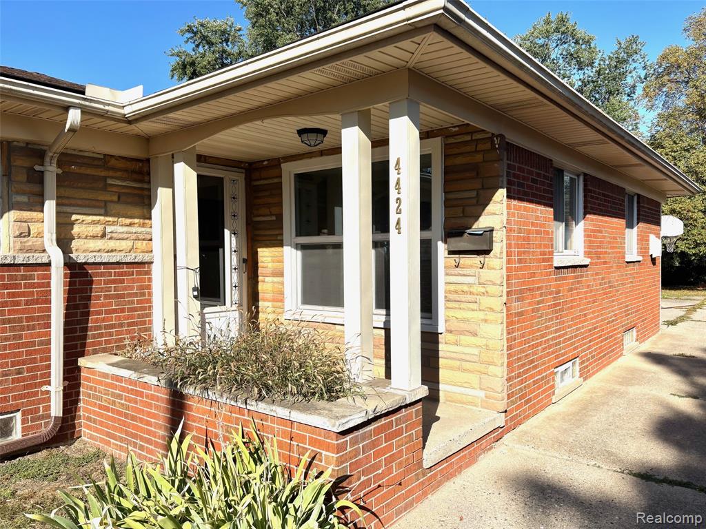 4424 Briarwood Avenue, Royal Oak, MI 48073 — Photo 2