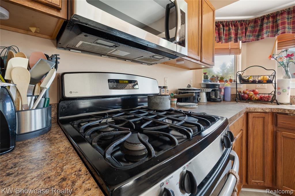 58767 Hunters Court, South Lyon, MI 48178 — Photo 12