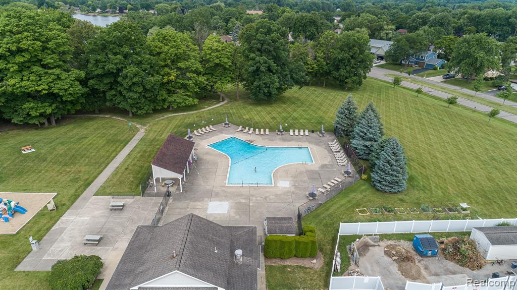 39523 VILLAGE WOOD Road, Novi, MI — Photo 28