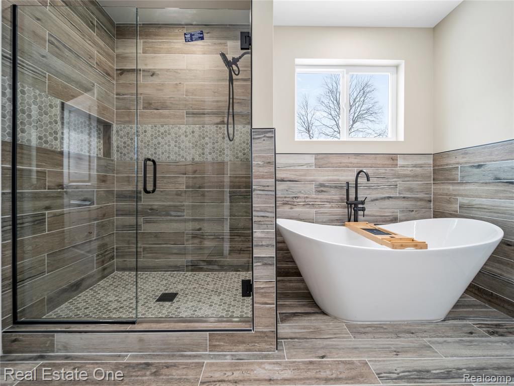 8527 Mystic Pines Court, Pinckney, MI 48169 — Photo 18