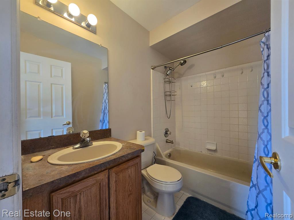 42510 PINEHURST Drive, Clinton Twp, MI 48036 — Photo 14