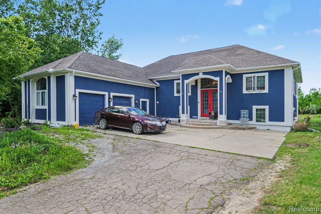 4251 E Maple Avenue, Grand Blanc, MI 48439