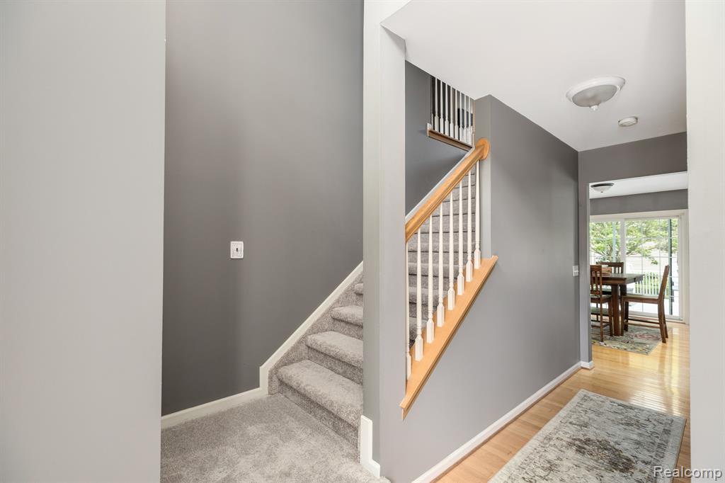 1018 SHETLAND Drive, South Lyon, MI 48178 — Photo 6