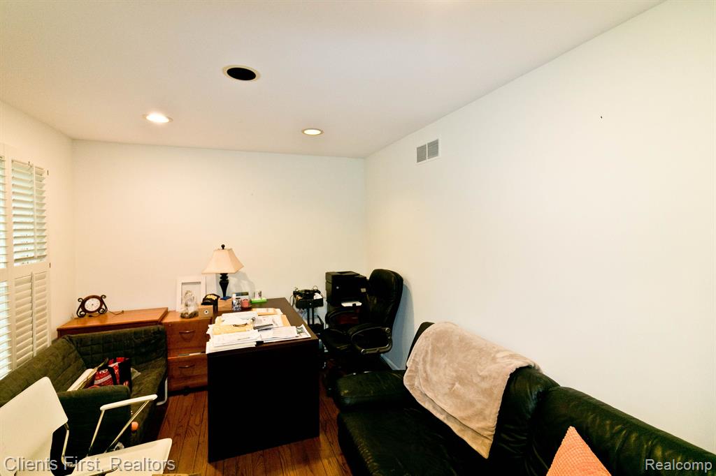 1030 FAIRMOUNT Drive, Ann Arbor, MI 48105 — Photo 16