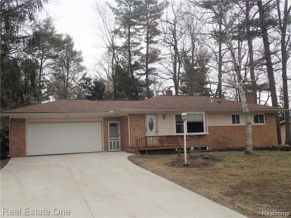 5860 HUMMINGBIRD Lane, Clarkston, MI — front exterior