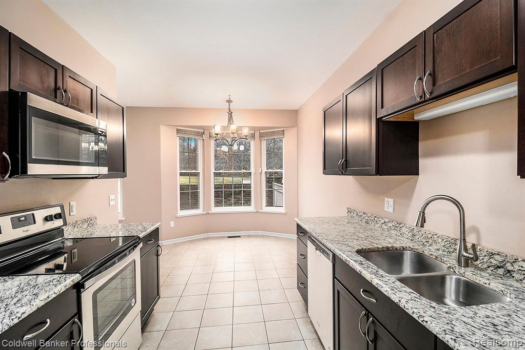 7360 MEADOWRIDGE Drive, West Bloomfield, MI — Photo 12