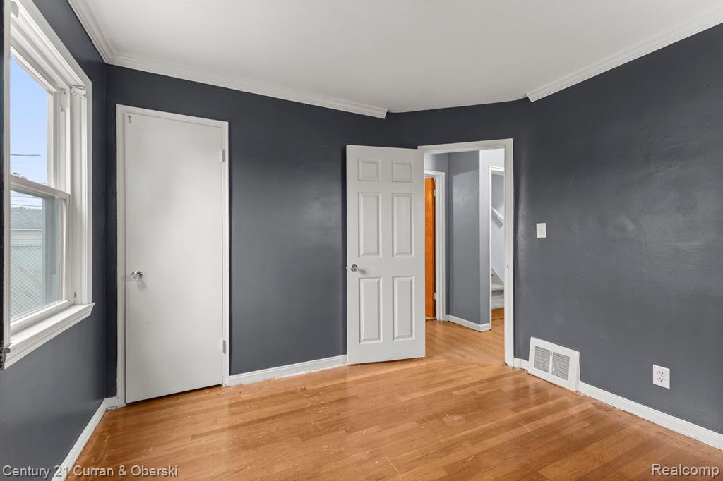 853 CLOVERLAWN Boulevard, Lincoln Park, MI 48146 — Photo 9