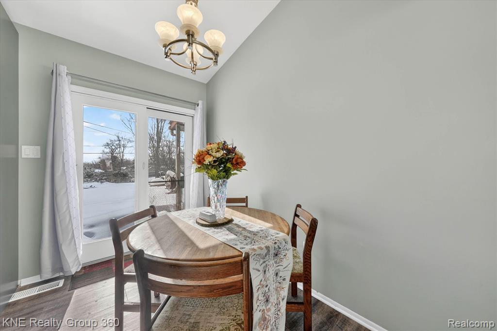 5423 Mikewood Drive, Waterford, MI 48327 — Photo 9