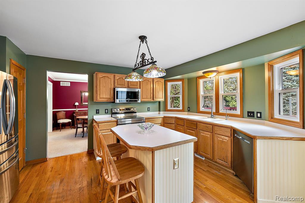10161 LONGFORD Drive, South Lyon, MI 48178 — Photo 36
