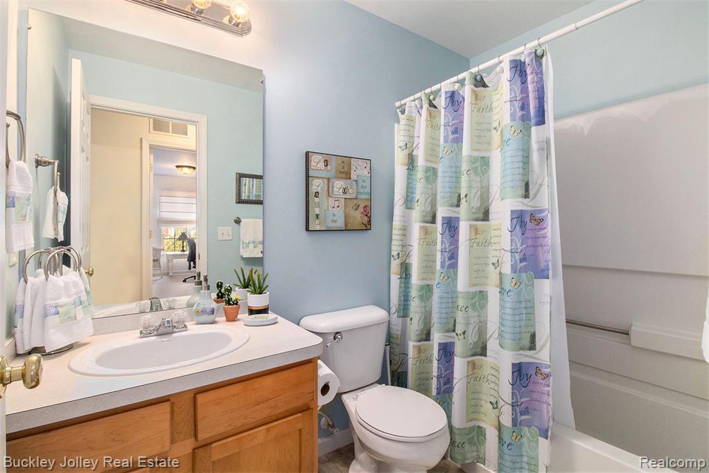 642 Olde English Circle, Howell, MI 48855 — Photo 9