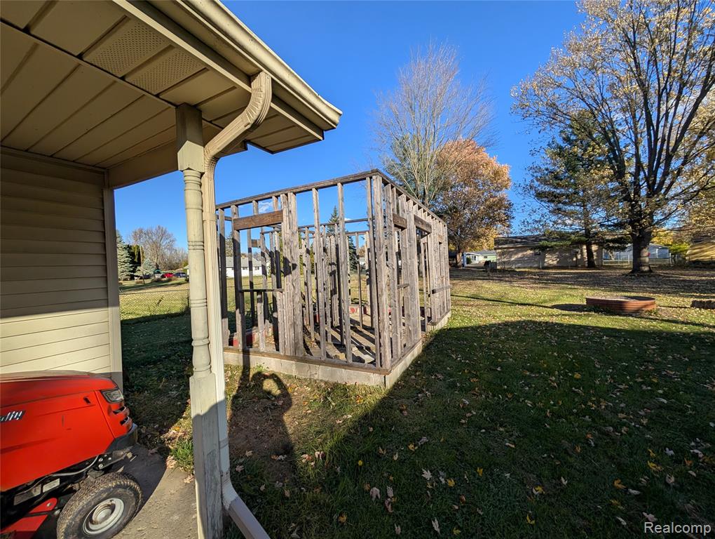 805 Oak Street, Lennon Vlg, MI 48449 — Photo 8