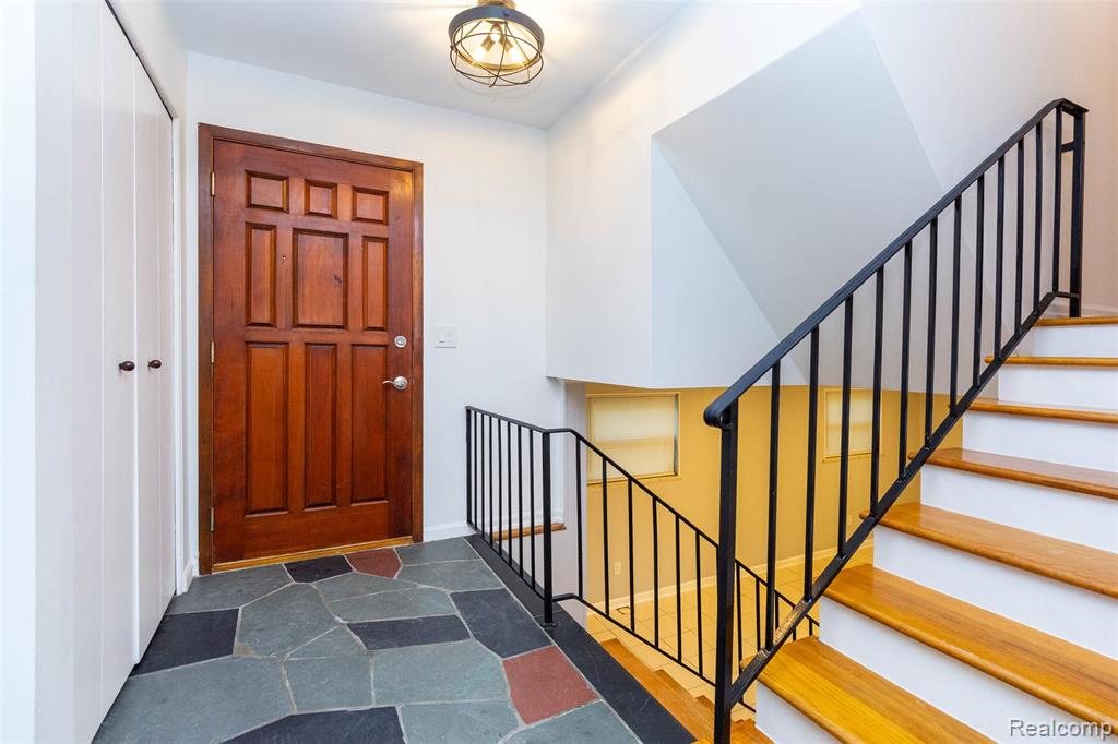 7580 Thornwood Street - Photo 5