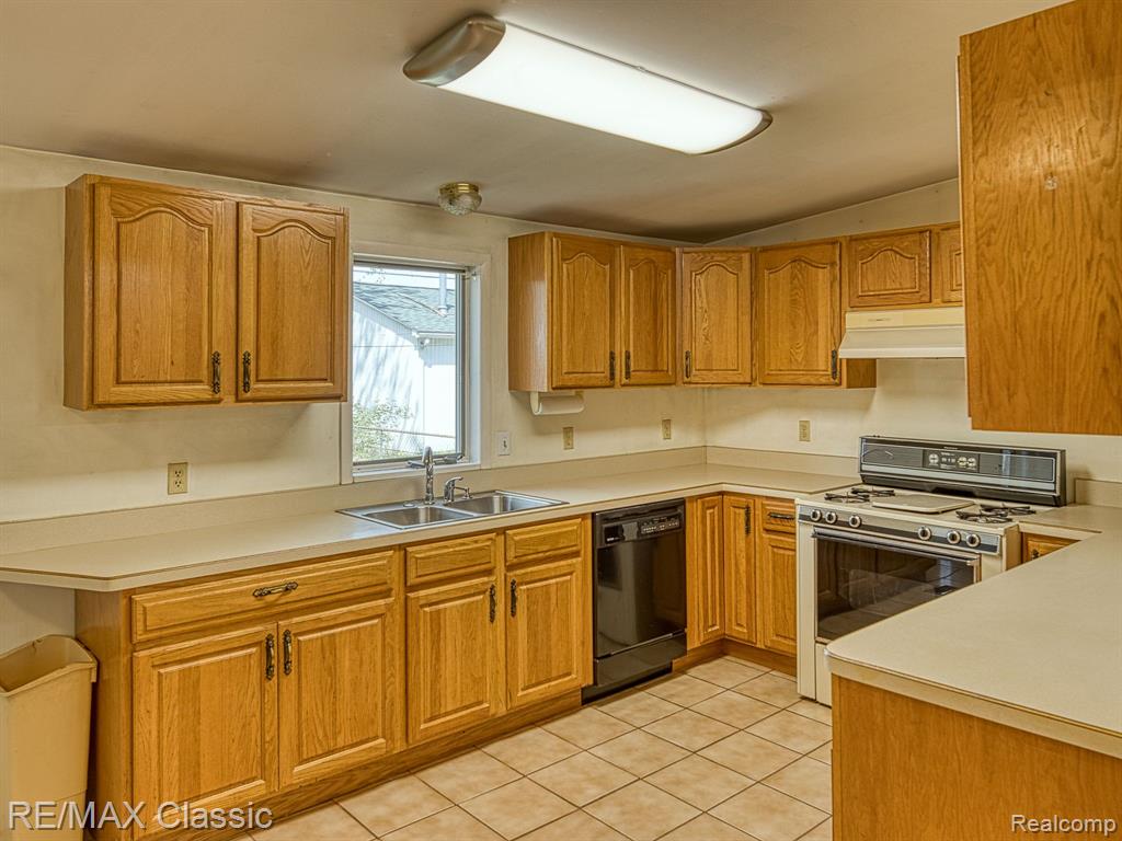 78 MARGARET Street, Whitmore Lake, MI 48189 — Photo 9