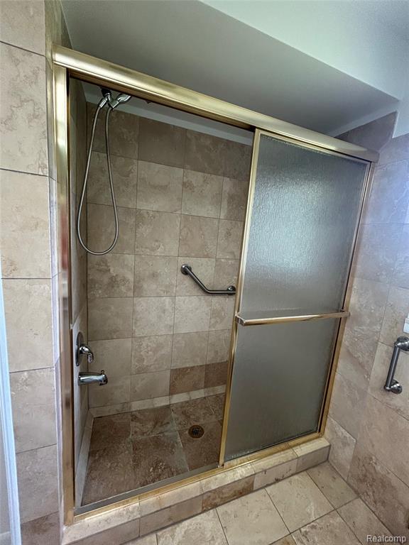 129 Pleasant Lake Drive, Waterford, MI 48327 — Photo 15