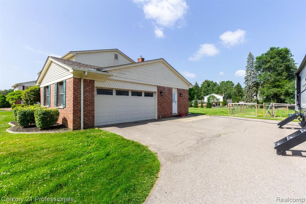 671 Bridgestone Drive, Rochester Hills, MI 48309 — Photo 43