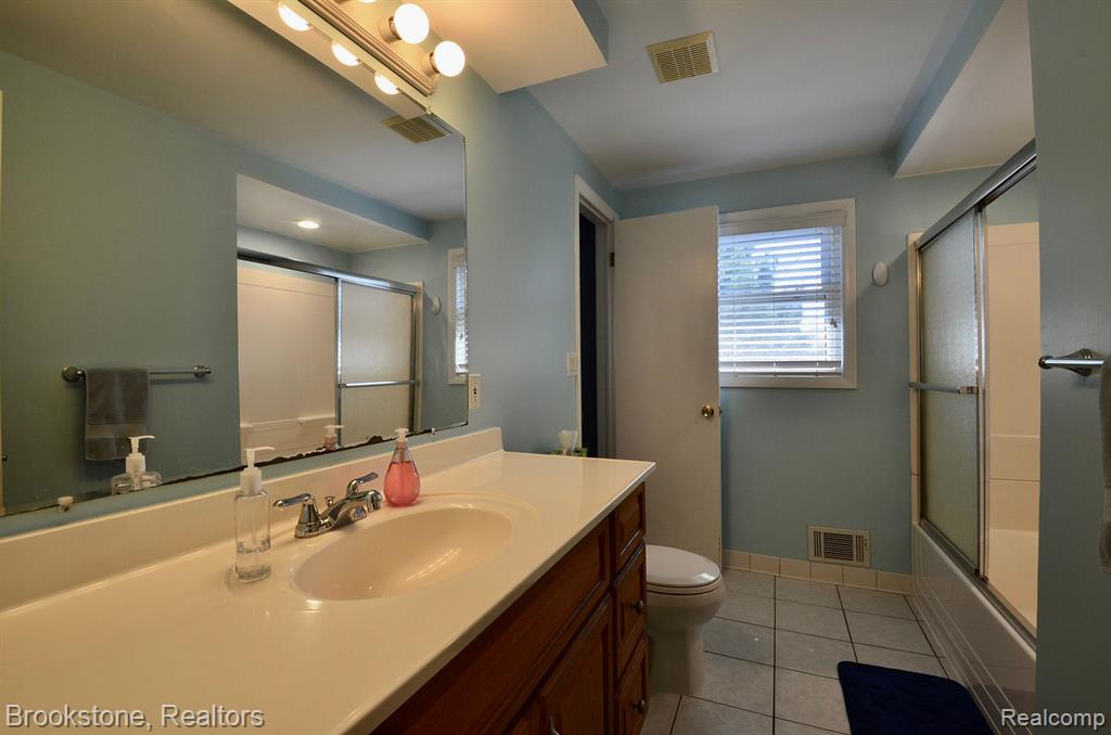 4470 PERRY Road, Grand Blanc, MI 48439 — Photo 48