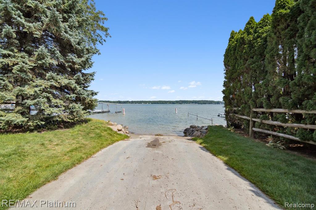 11181 W FERNDALE Drive, Manitou Beach, MI 49253 — Photo 17