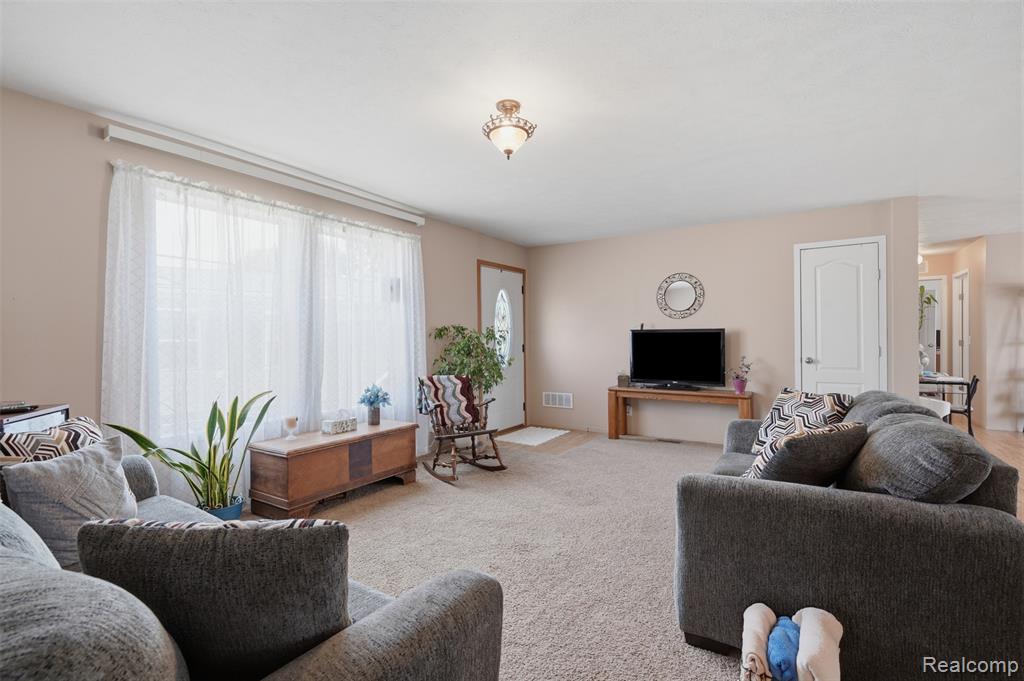 11802 Stoneridge Court, South Lyon, MI 48178 — Photo 4