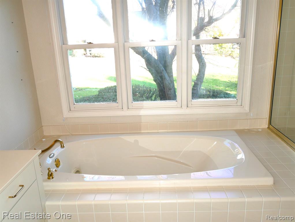 7383 SIMSBURY Drive, West Bloomfield, MI — Photo 28