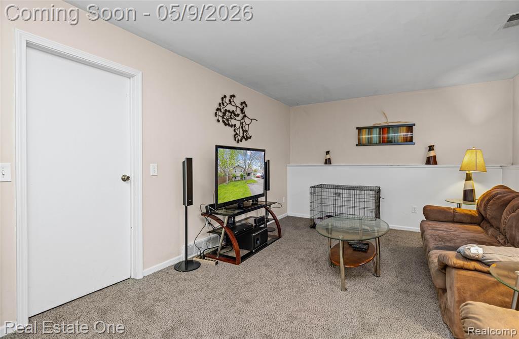 537 Woodbridge Circle, Waterford, MI 48327 — Photo 26