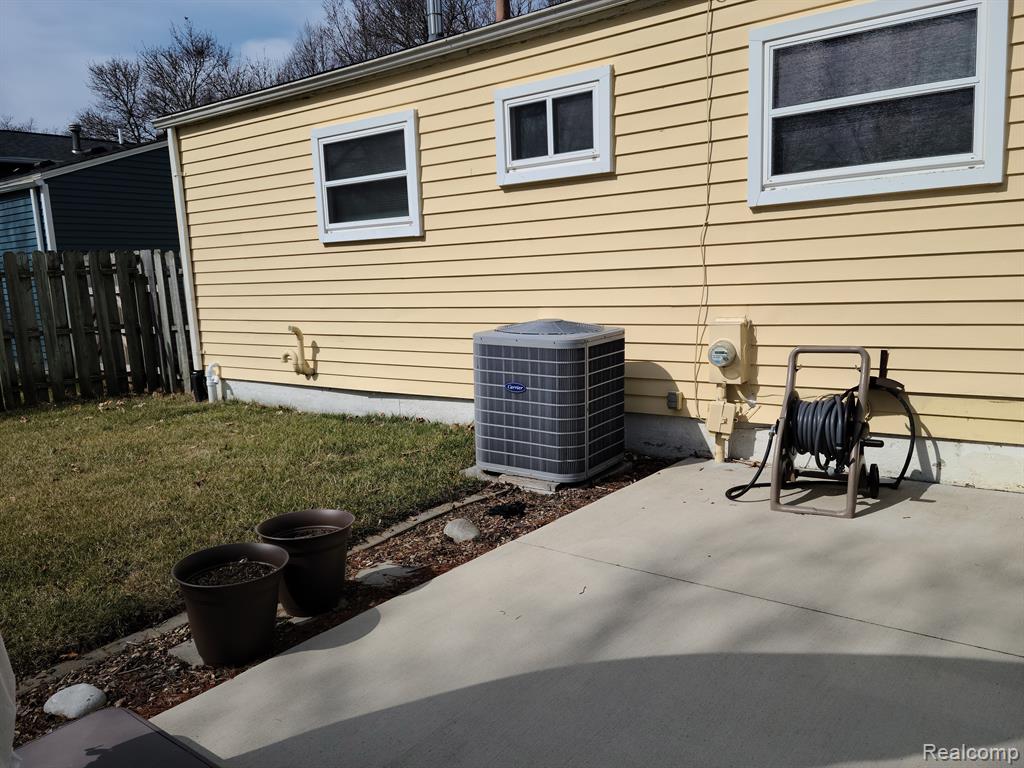 9242 PANAMA Avenue, Ypsilanti, MI 48198 — Photo 10