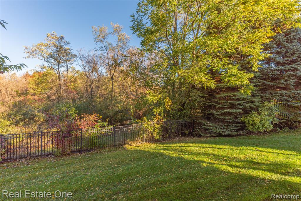26610 Valhalla Drive, Farmington Hills, MI 48331 — Photo 4
