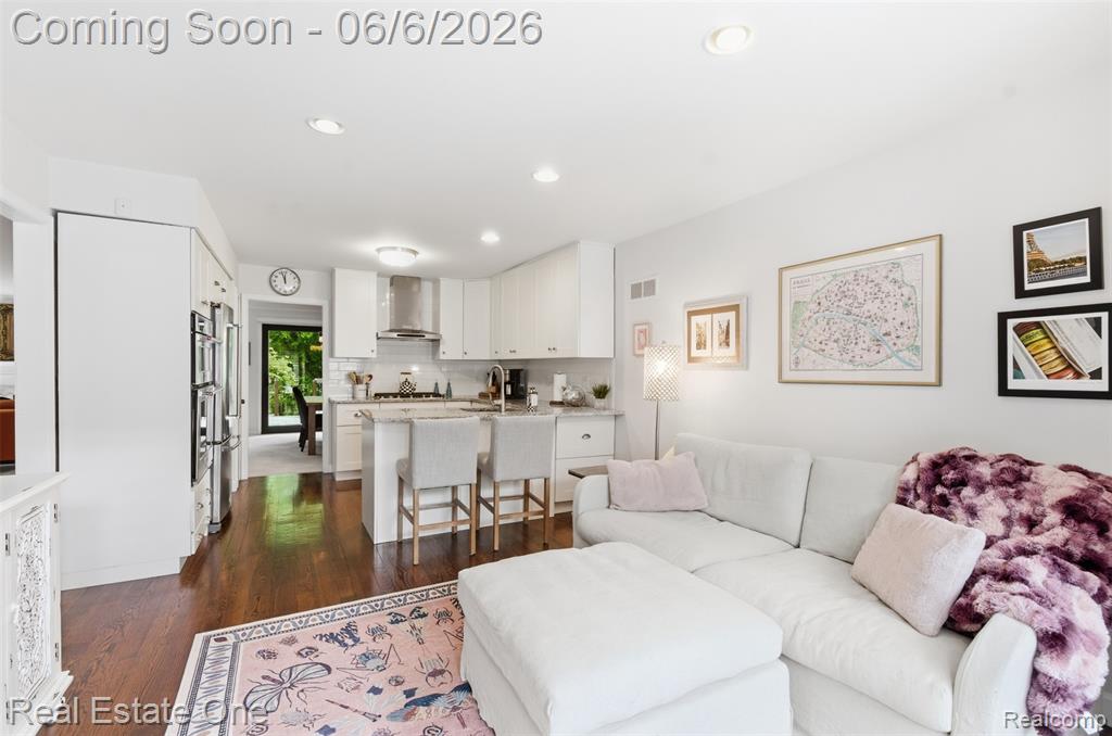 23910 Trailwood Court, 82, Bingham Farms, MI 48025 — Photo 12